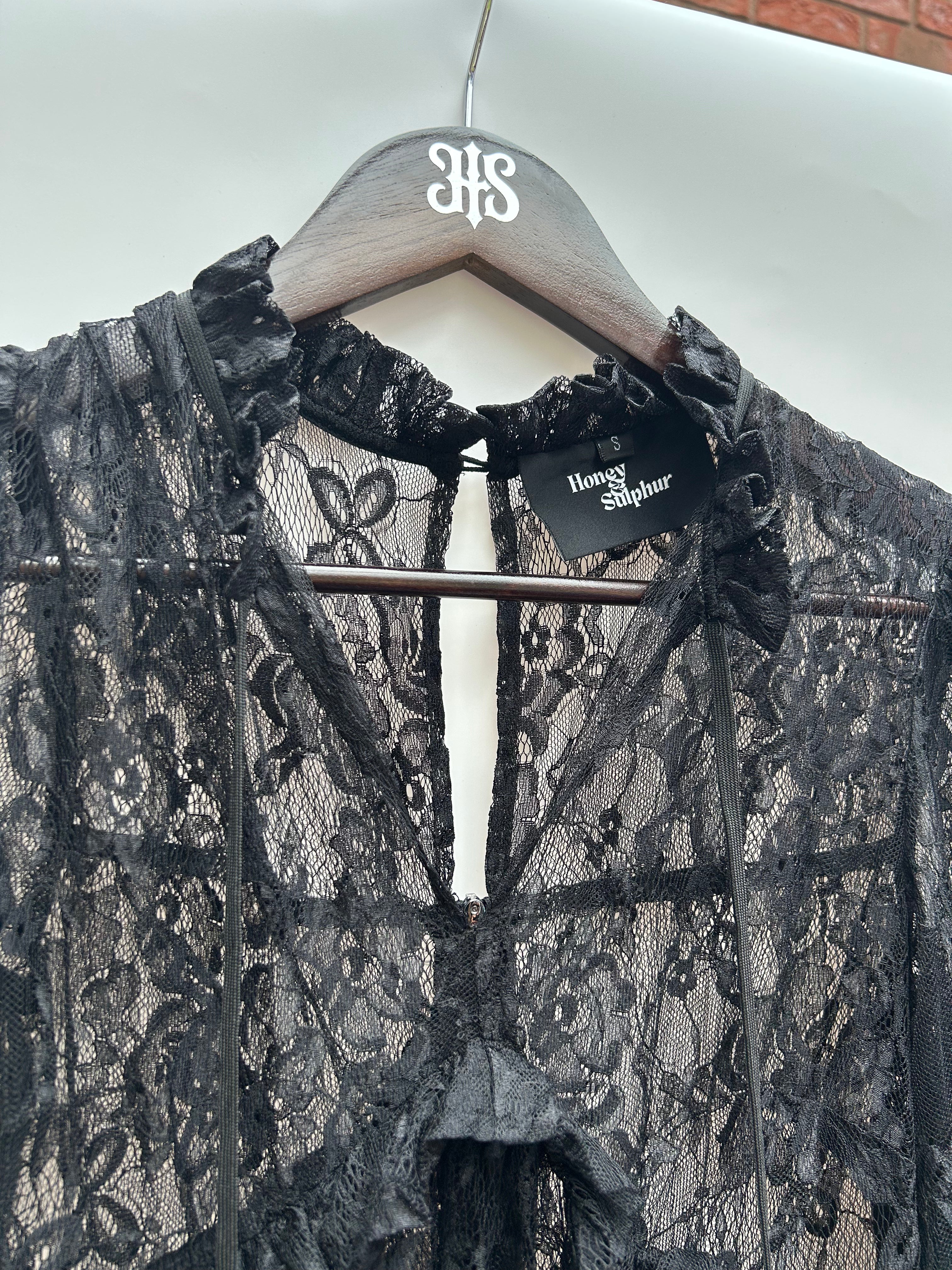 SAMPLE Velamen lace dress size Small