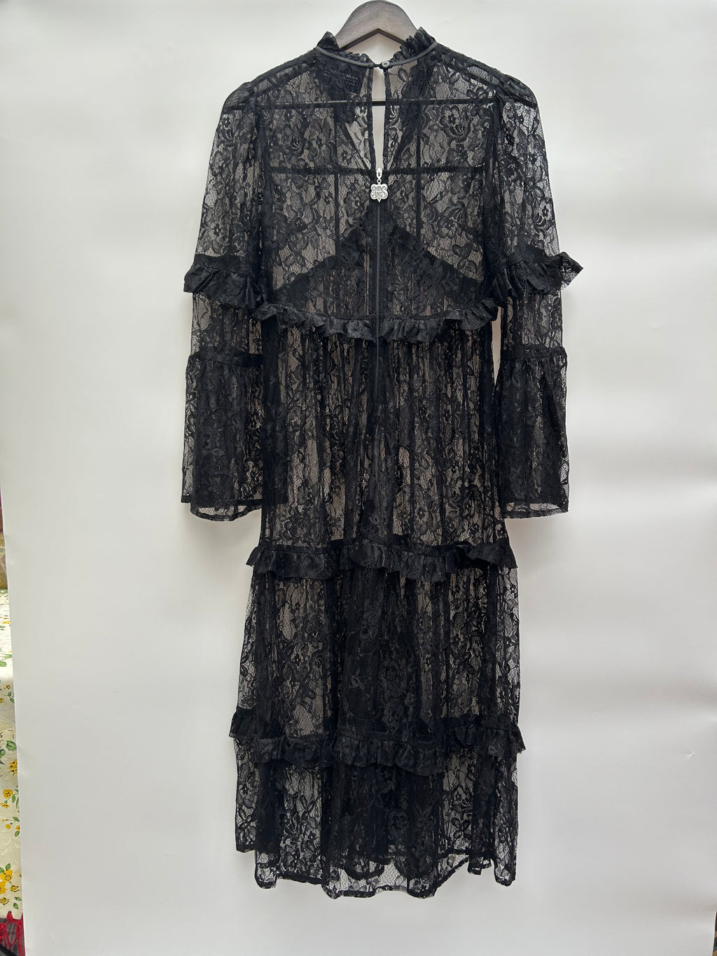 SAMPLE Velamen lace dress size Small