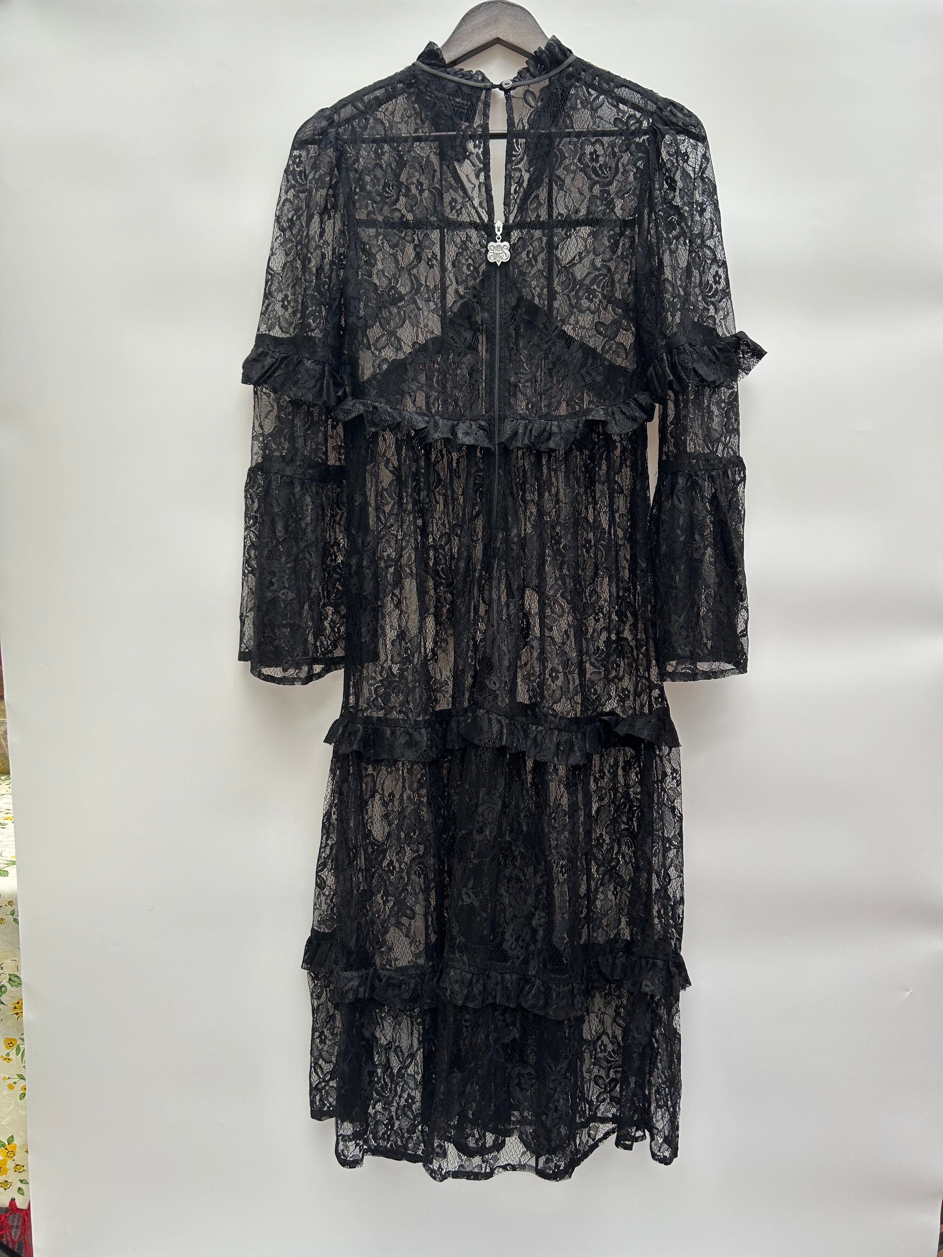 SAMPLE Velamen lace dress size Small